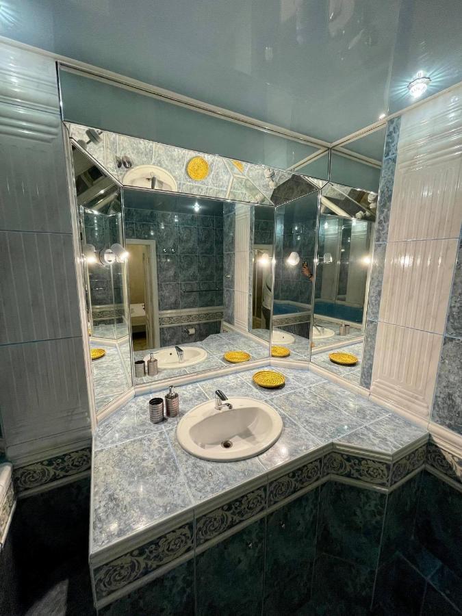 Great One Bed Right Near Opera House Apartment เคียฟ ภายนอก รูปภาพ