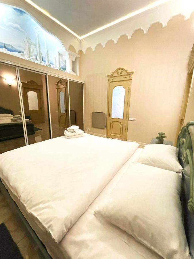Great One Bed Right Near Opera House Apartment เคียฟ ภายนอก รูปภาพ