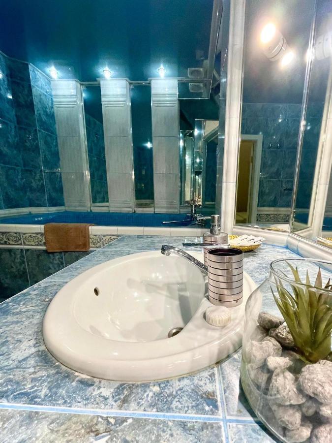 Great One Bed Right Near Opera House Apartment เคียฟ ภายนอก รูปภาพ