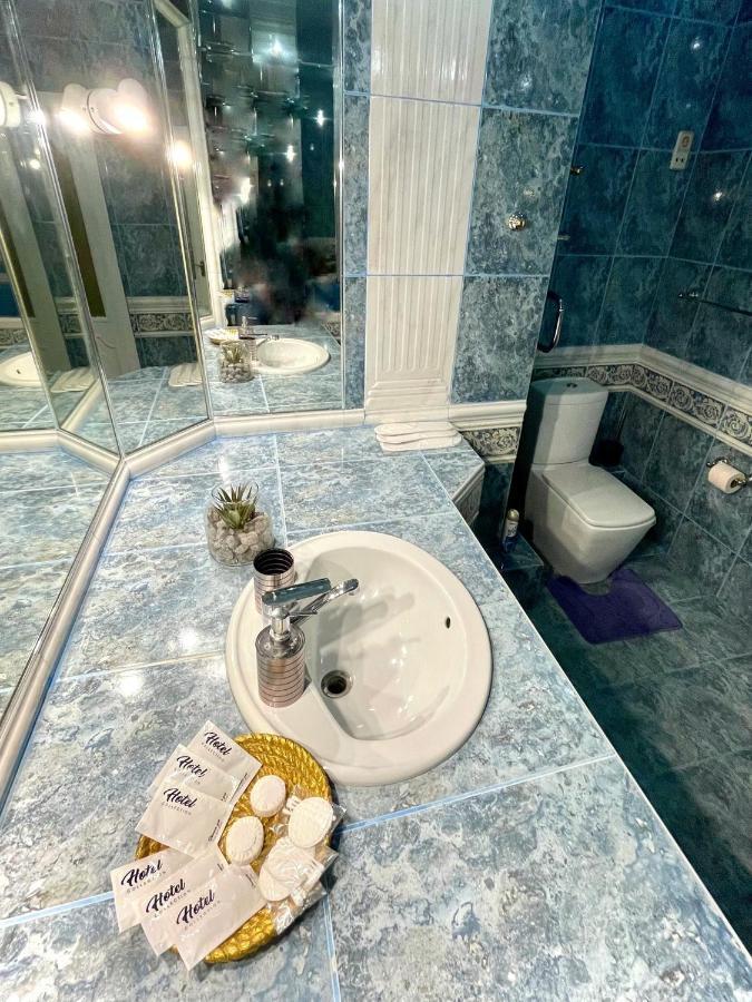 Great One Bed Right Near Opera House Apartment เคียฟ ภายนอก รูปภาพ