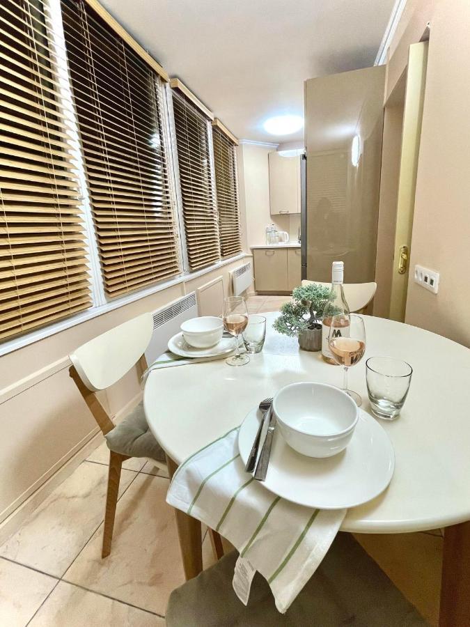 Great One Bed Right Near Opera House Apartment เคียฟ ภายนอก รูปภาพ